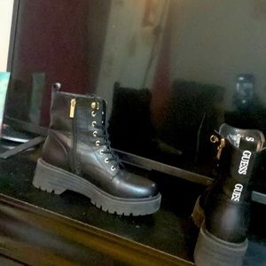 Guess boots leather worn once ! Women’s size 8